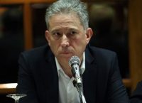 Κώστας Χρυσόγονος: Οι κυβερνητικές πολιτικές πάσχουν από “εγγενές έλλειμμα νομιμοποίησης”