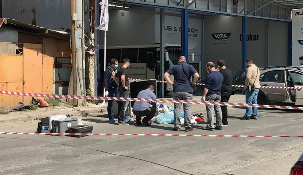 Σοκ στον Κολωνό: Εντοπίστηκε ανθρώπινος σκελετός σε κάδο απορριμμάτων (pics & vid)