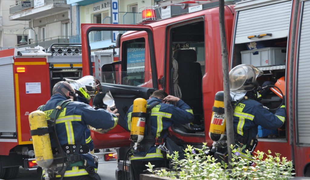 Κατερίνη –  Τραγωδία: Τρεις νεκροί σε φωτιά σε πολυκατοικία – Απεγκλωβίστηκαν 8 άτομα