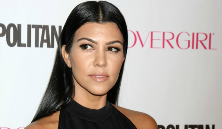 Το μικροσκοπικό μαγιό της Kourtney Kardashian (pics)