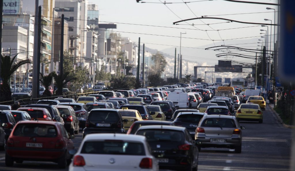 Μποτιλιάρισμα στον Κηφισό λόγω βροχής – Αυξημένη κίνηση σε κεντρικούς δρόμους
