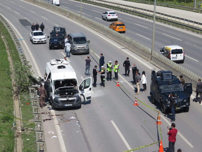 Τουρκία: Εκρηξη βόμβας σε στρατιωτικό όχημα – 17 τραυματίες