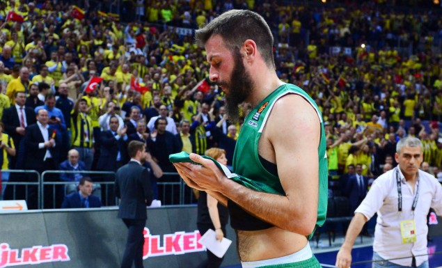 Έξαλλος ο Φώτσης – Η απάντηση του όταν του είπαν για την επιστροφή με πούλμαν!