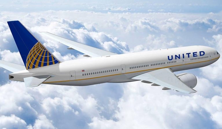 United Airlines: Μπόνους 10.000 δολαρίων σε όσους παραχωρούν εθελοντικά τη θέση τους