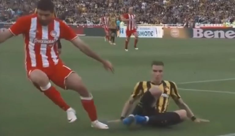 Viral: Ο Ανσαριφάρντ πατάει το έδαφος, πέφτει και ζητάει πέναλτι (vid)