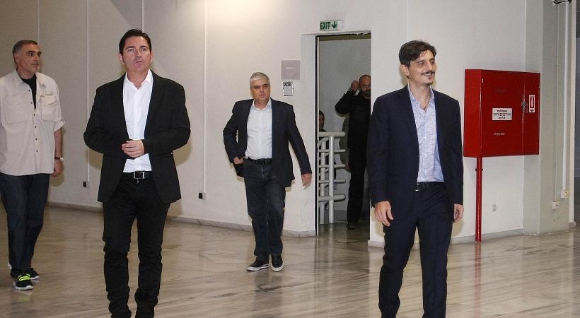 Έξαλλος Πασκουάλ: «Κλείδωσε» τους παίκτες στα αποδυτήρια, ακούστηκαν σε όλο το γήπεδο οι φωνές του