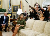 Μελάνια Τραμπ: Η γυμνή φωτογραφία που “ρίχνει” το twitter (pic)