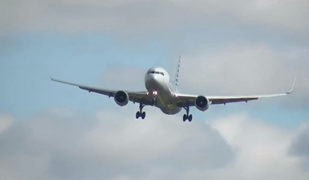 Εκτακτη προσγείωση για πτήση της American Airlines (vid)
