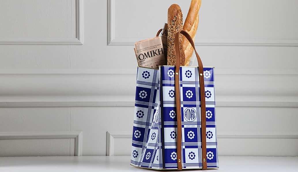 Η τσάντα-τενεκές που πωλείται για 250 ευρώ (pics & vid)