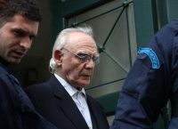 Τσοχατζόπουλος: Ο χαιρετισμός απ’ το μπαλκόνι και το φιλί στο στόμα στη Σταμάτη (pics)