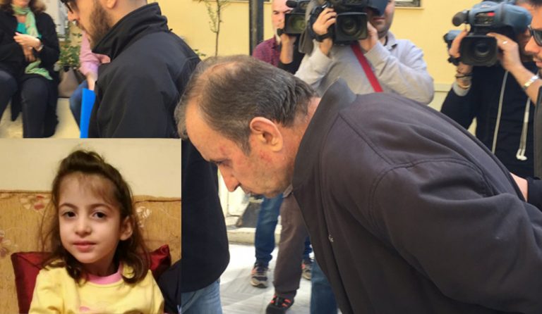 Αποδοκίμασαν τον παιδοκτόνο στην Ευελπίδων