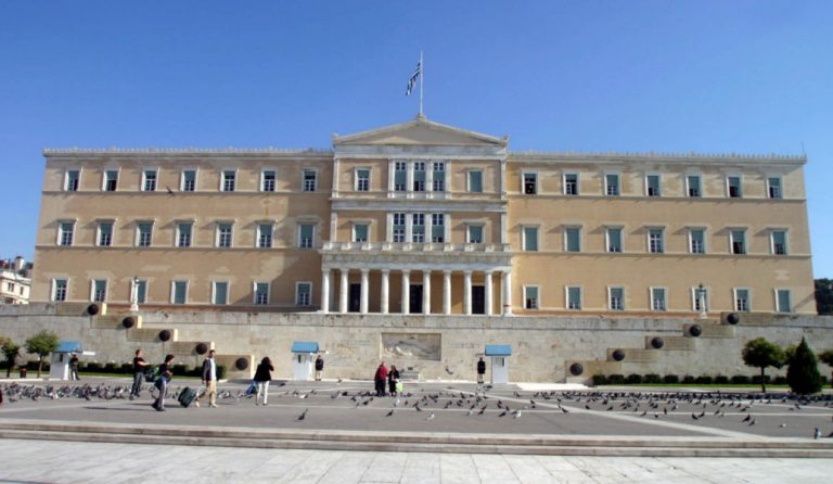 Κοινοβουλευτικές πηγές του ΣΥΡΙΖΑ: Βουλευτές της ΝΔ κράτησαν αποστάσεις από τη γραμμή Μητσοτάκη