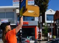 Eθελοντές Πολιτικής Προστασίας Πανοράματος καθάρισαν τις πινακίδες