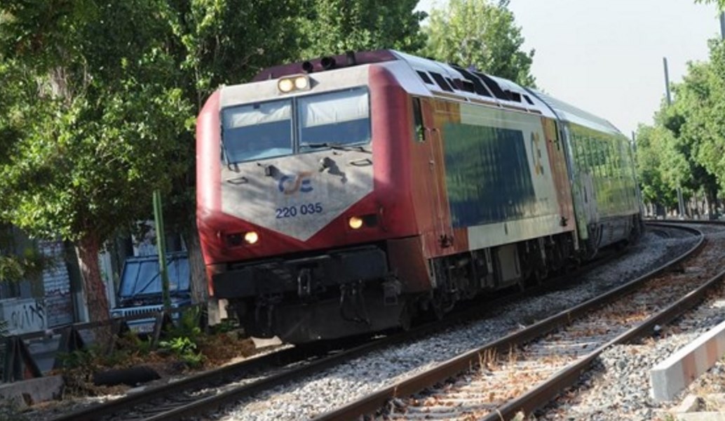 Εκτροχιάστηκε εμπορική αμαξοστοιχία στη Λάρισα
