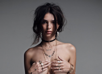 Έμιλι Ρατακόφσκι: Η εντυπωσιακή εμφάνισή της στο γήπεδο που επισκίασε τον Λεμπρόν (pics)