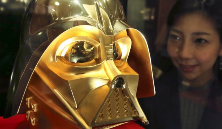 H χρυσή μάσκα του Darth Vader (pics)
