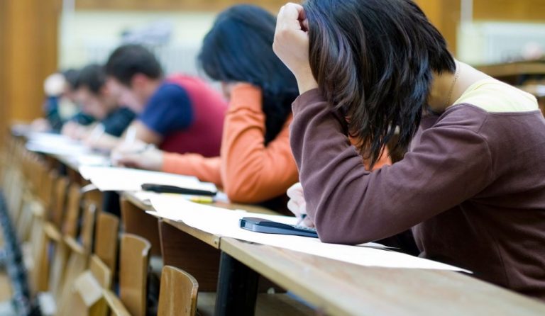 Αλληλεγγύη: Το “κλειδί” στο άγχος των εξετάσεων