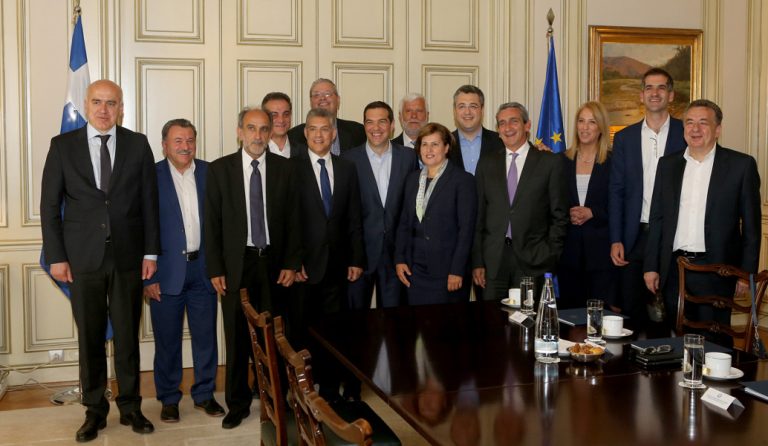 Τσίπρας σε περιφερειάρχες: Ελάτε να σχεδιάσουμε μαζί την επόμενη μέρα