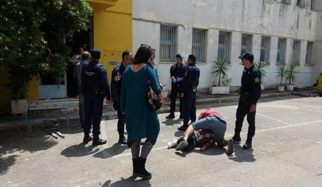 Τεταμένη η κατάσταση στην Καλαμάτα: Πρόσφυγες απείλησαν να αυτοκτονήσουν (pics & vids)