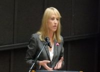 Δούρου: Κρίσιμος παράγοντας για την ανάταση της οικονομίας οι Περιφέρειες