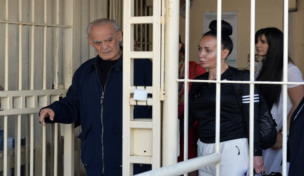 Άκης Τσοχατζόπουλος και Βίκυ Σταμάτη επιστρέφουν στη φυλακή – Ποιοι τους ακολουθούν και ποιοι μένουν εκτός