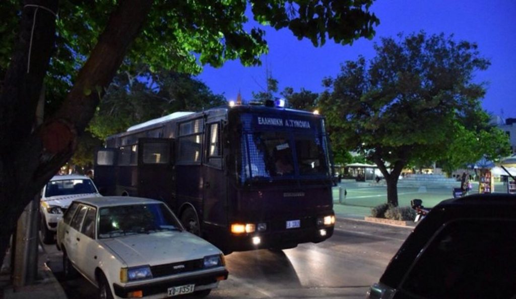 Νύχτα έντασης με εκτεταμένα επεισόδια στη ΒΙΑΛ και στο κέντρο της Χίου (vid)