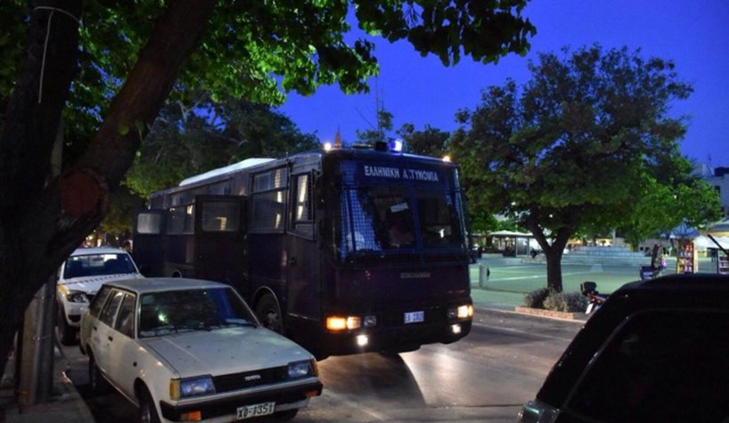 Νύχτα έντασης με εκτεταμένα επεισόδια στη ΒΙΑΛ και στο κέντρο της Χίου (vid)