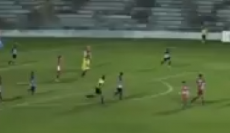 Απίστευτο γκολ τερματοφύλακα με βολέ! (vid)