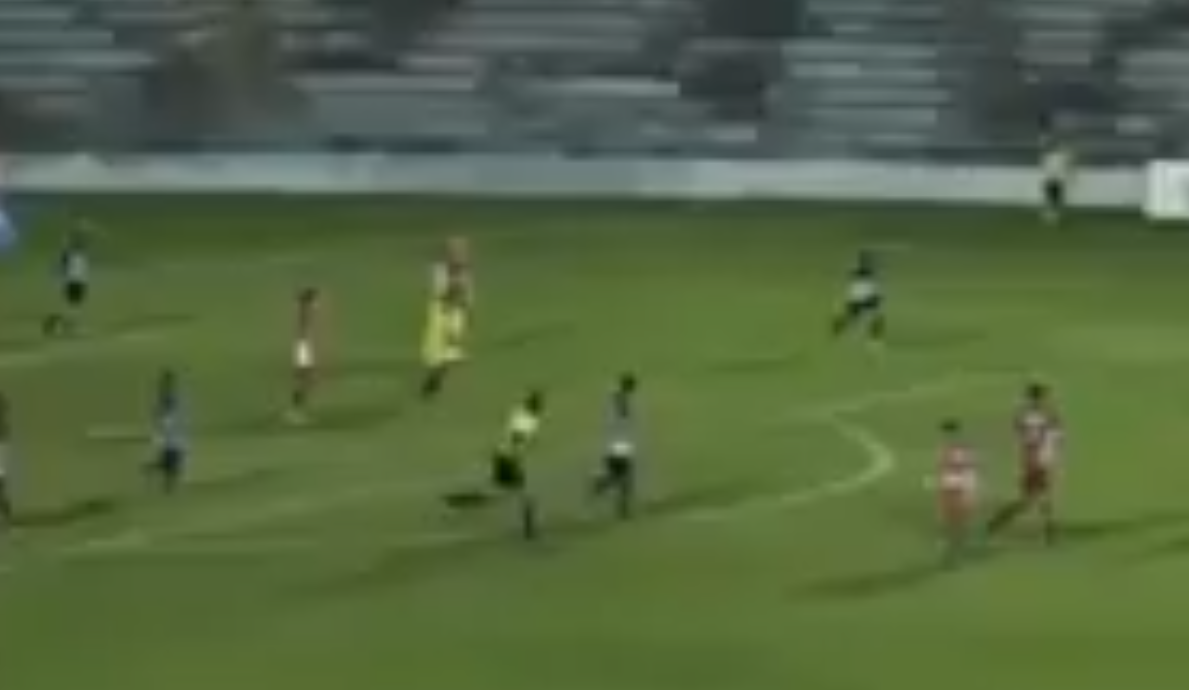 Απίστευτο γκολ τερματοφύλακα με βολέ! (vid)