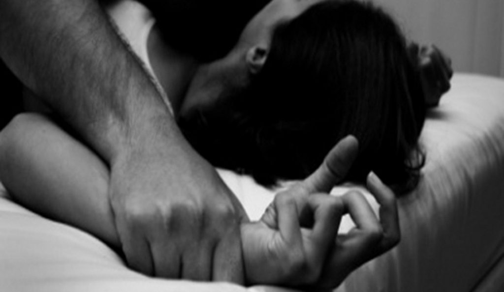 Ινδία: Φρίκη – 18 άνδρες βίαζαν αλλεπάλληλα 12χρονη