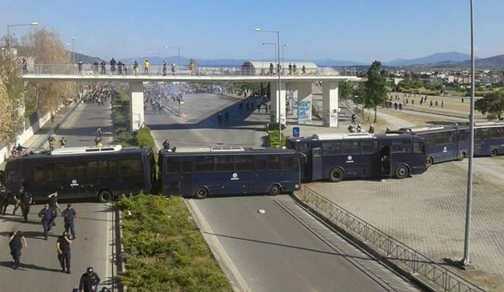 Επεισόδια Αστυνομίας και οπαδών της ΑΕΚ, βροχή τα δακρυγόνα! (pics & vid)
