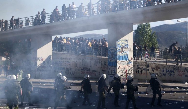 Οι χούλιγκανς του Βόλου έκλεψαν τις κάμερες ασφαλείας