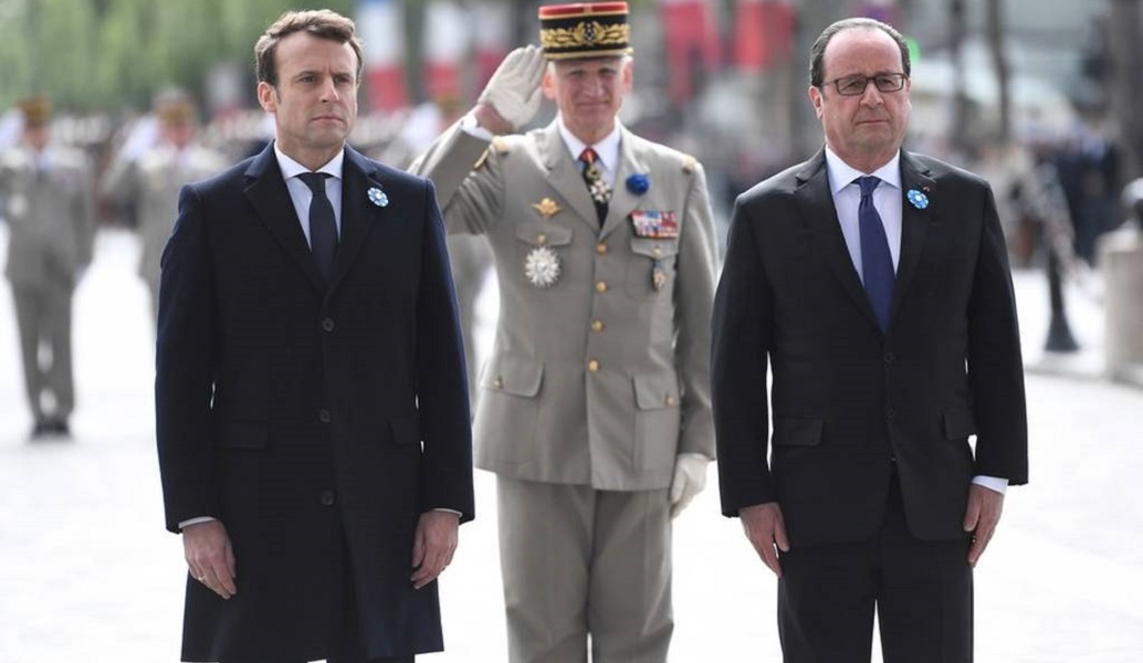 Επίσημη πρώτη του Μακρόν – Κατέθεσε στεφάνι μαζί με τον Ολάντ