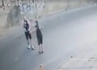 Οδηγός χτύπησε μηχανάκι κι εξαφανίστηκε (pics & vid)