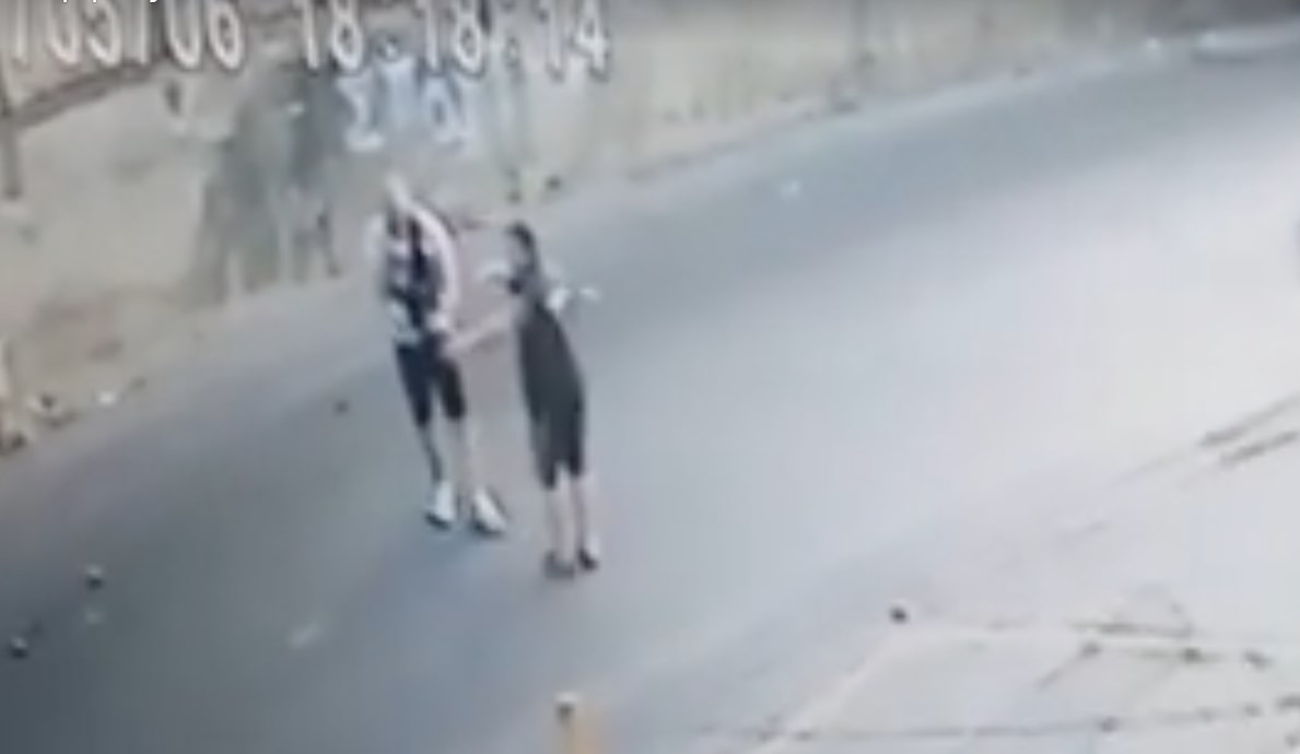 Οδηγός χτύπησε μηχανάκι κι εξαφανίστηκε (pics & vid)