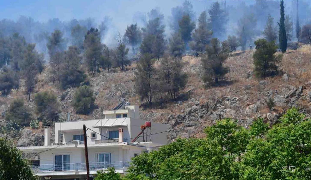 Σε ύφεση η πυρκαγιά στο Άργος