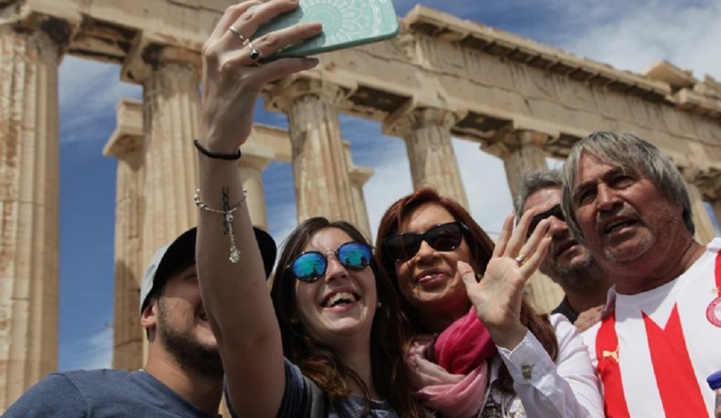 Η Κριστίνα Φερνάντες – Κίρχνερ στην Ακρόπολη (pics)
