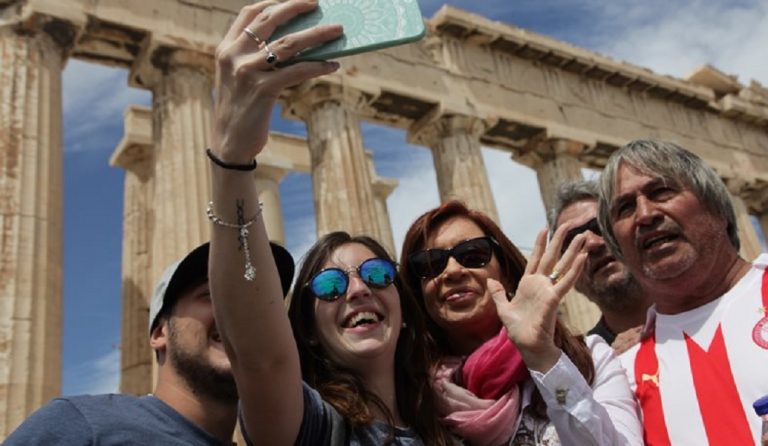 Η Κριστίνα Φερνάντες – Κίρχνερ στην Ακρόπολη (pics)