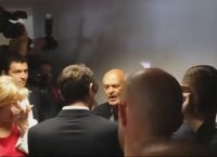 Συνταξιούχος σε Τσίπρα: “Πώς θα ζήσω με 652 ευρώ;” (vid)