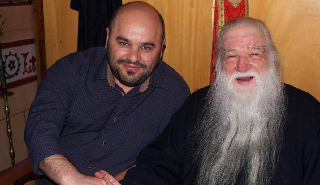Δημοσιογράφος χειροτονείται ιερέας – Πήρε την ευχή του Αμβρόσιου (pic)