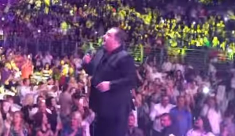 Ο Βασίλης Καρράς μπήκε στο βιβλίο Γκίνες (vid)