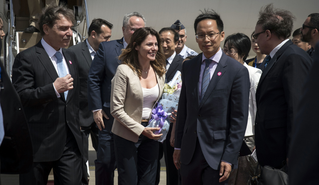 Η Περιστέρα Μπαζιάνα μαζί με τον πρωθυπουργό στο Πεκίνο (pics)