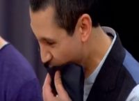 MasterChef: Κριτής δοκιμάζει φαγητό και το φτύνει (vid)