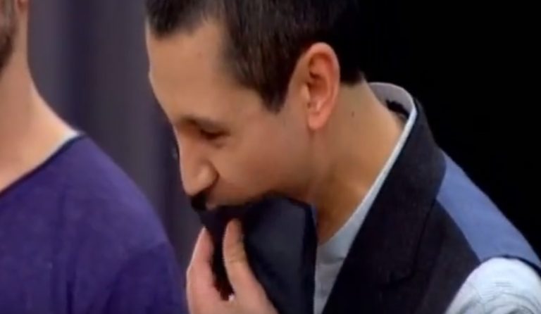MasterChef: Κριτής δοκιμάζει φαγητό και το φτύνει (vid)