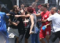 Ισραήλ: Τρομερό ξύλο ανάμεσα σε παίκτες και οπαδούς στην προπόνηση (vid)