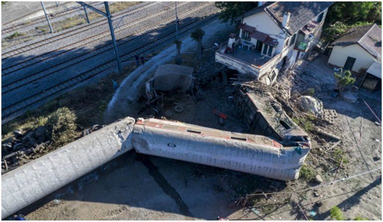 Εκτροχιασμός τρένου – Τρεις οι νεκροί (pics + video) (upd)