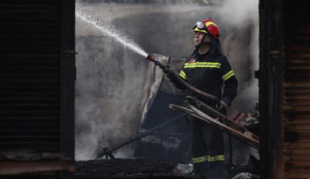 Φωτιά σε βιοτεχνία πλαστικών στην Μεταμόρφωση