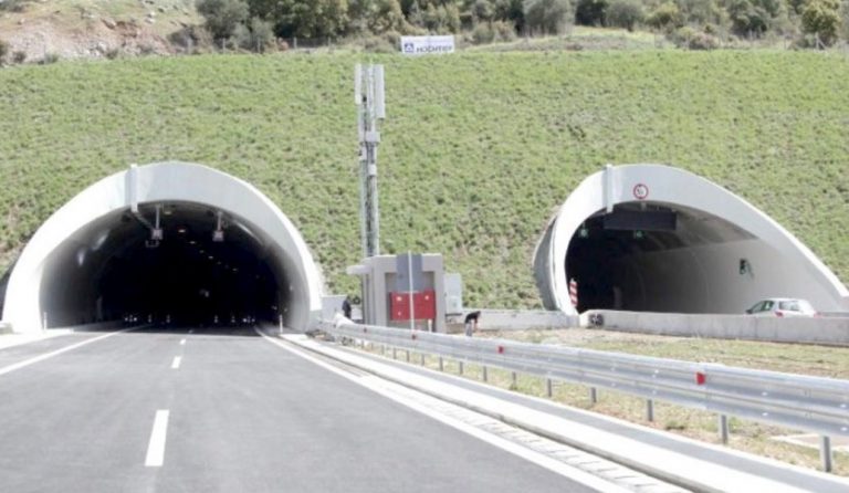 Δόθηκαν εκ νέου στην κυκλοφορία οι τρεις νεόδμητες σήραγγες στα Τέμπη