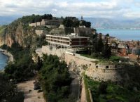 ΞΕΝΙΑ: Καινοδοξία ή στρουκτουραλισμός;