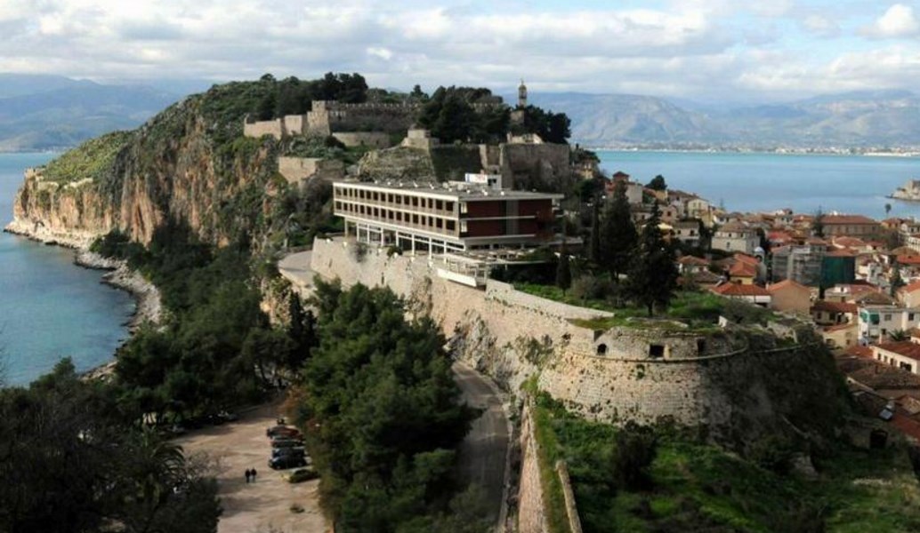 ΞΕΝΙΑ: Καινοδοξία ή στρουκτουραλισμός;